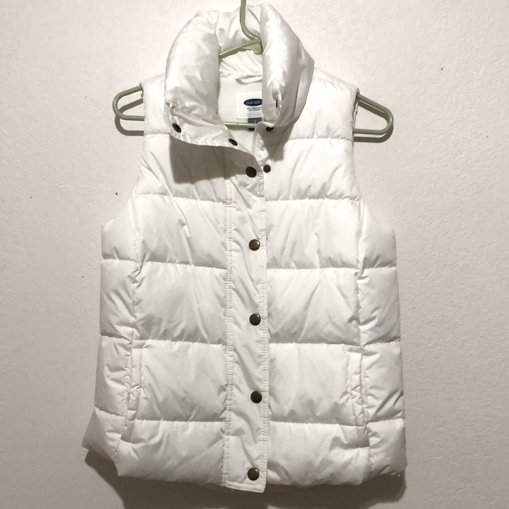 Old Navy Women’s White Puff Vest